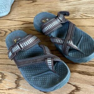 Sketchers sandles size 7